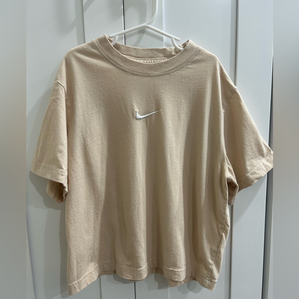 3/$20 NWOT Nike Sand Tan Crewneck Tee Girls size M (10/12)